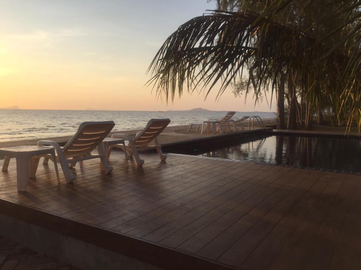 The Chevalley Beach Resort ساتون المظهر الخارجي الصورة